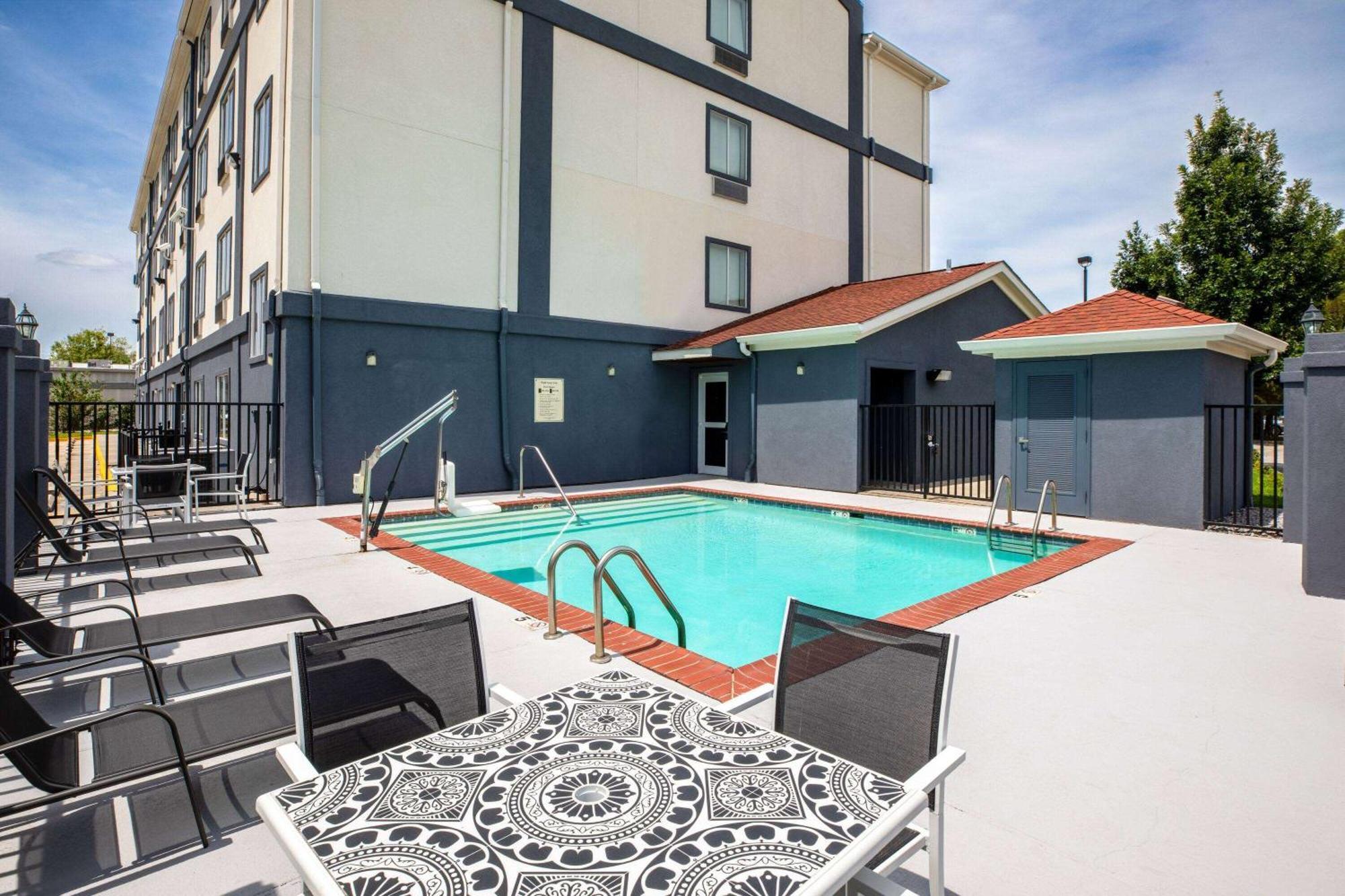 Days Inn By Wyndham Baton Rouge I-10 Prairieville エクステリア 写真